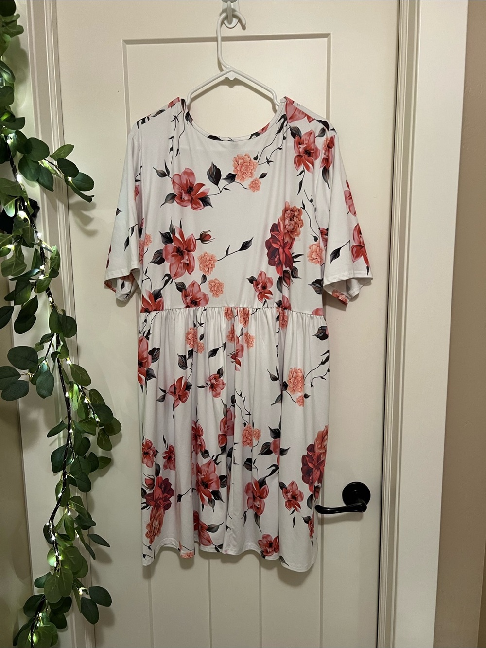 White Floral Short Sleeve Casual Women's Dress in Pink Blossoms